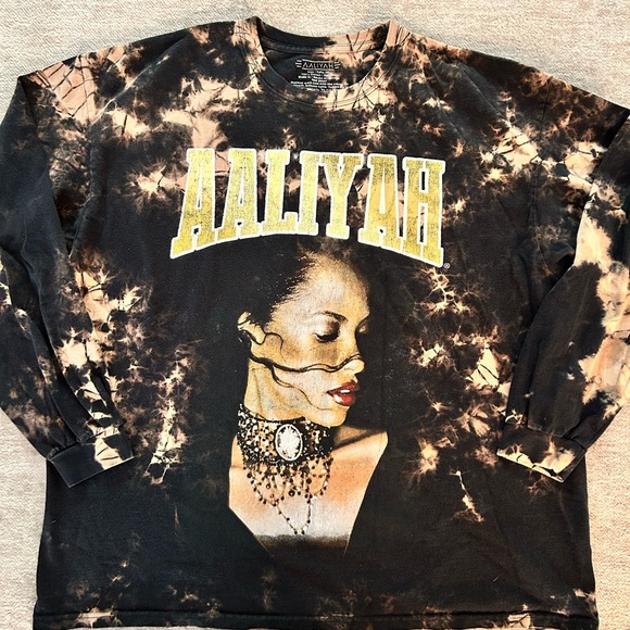 Levi, Aaliyah, and TLC shirts, lot of 3! - Picture 10 of 13